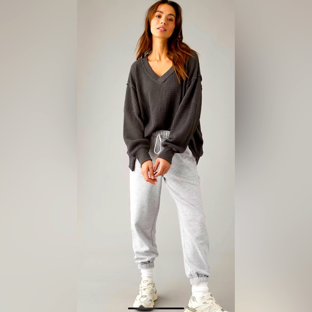AMERICAN EAGLE OVERSIZED GREY BIG HUG WAFFLE V-NECK SWEATSHIRT SIZE MED